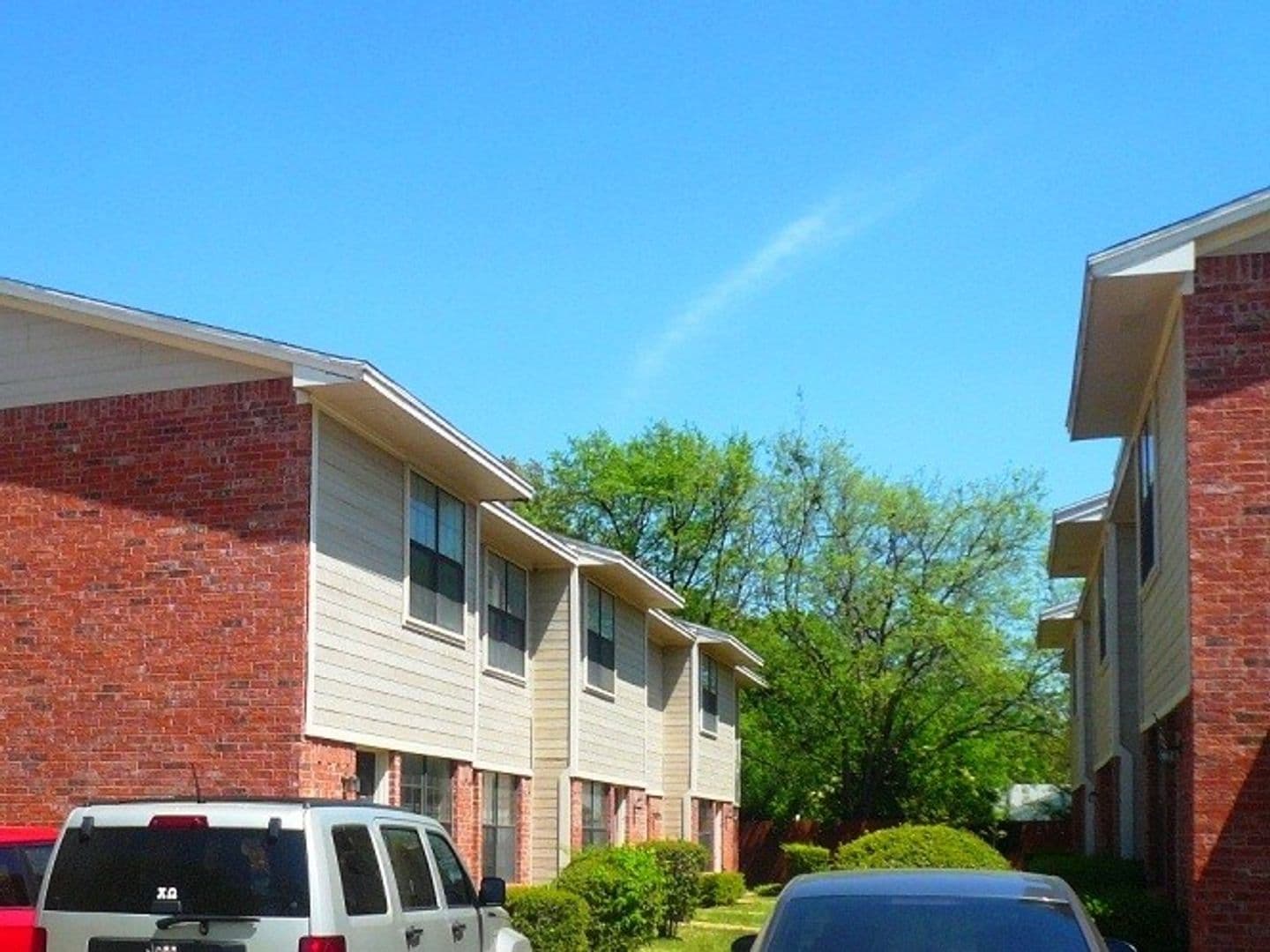 Denton Apartment: 1109 S Avenue B