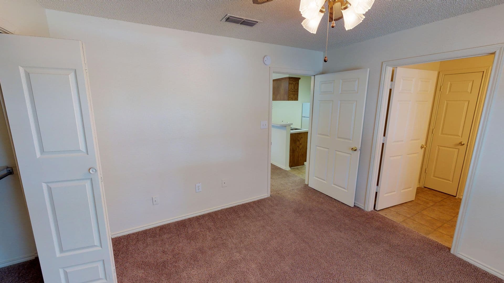 Denton Apartment: 515 W Mulberry St