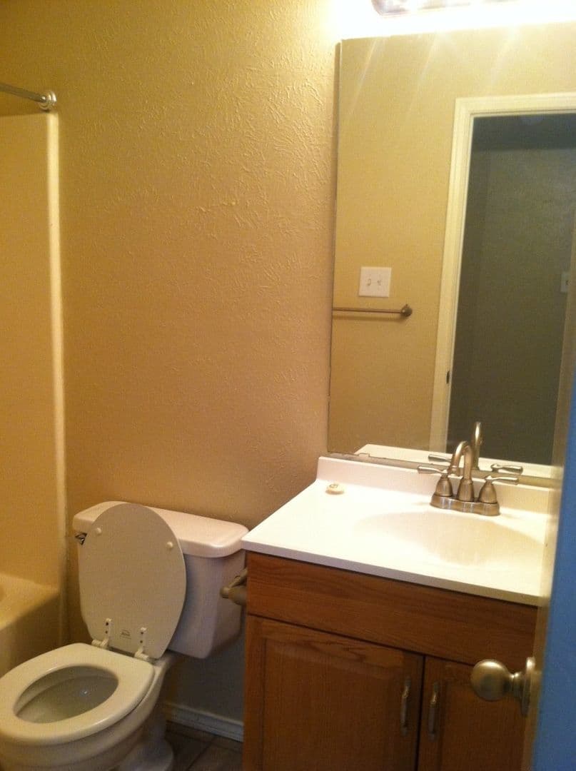 Denton Apartment: 930 W Sycamore St
