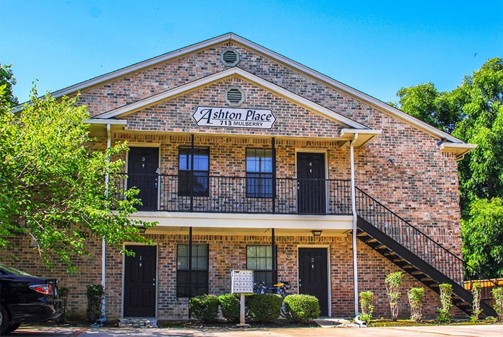 Denton Apartment: 713 W Mulberry St
