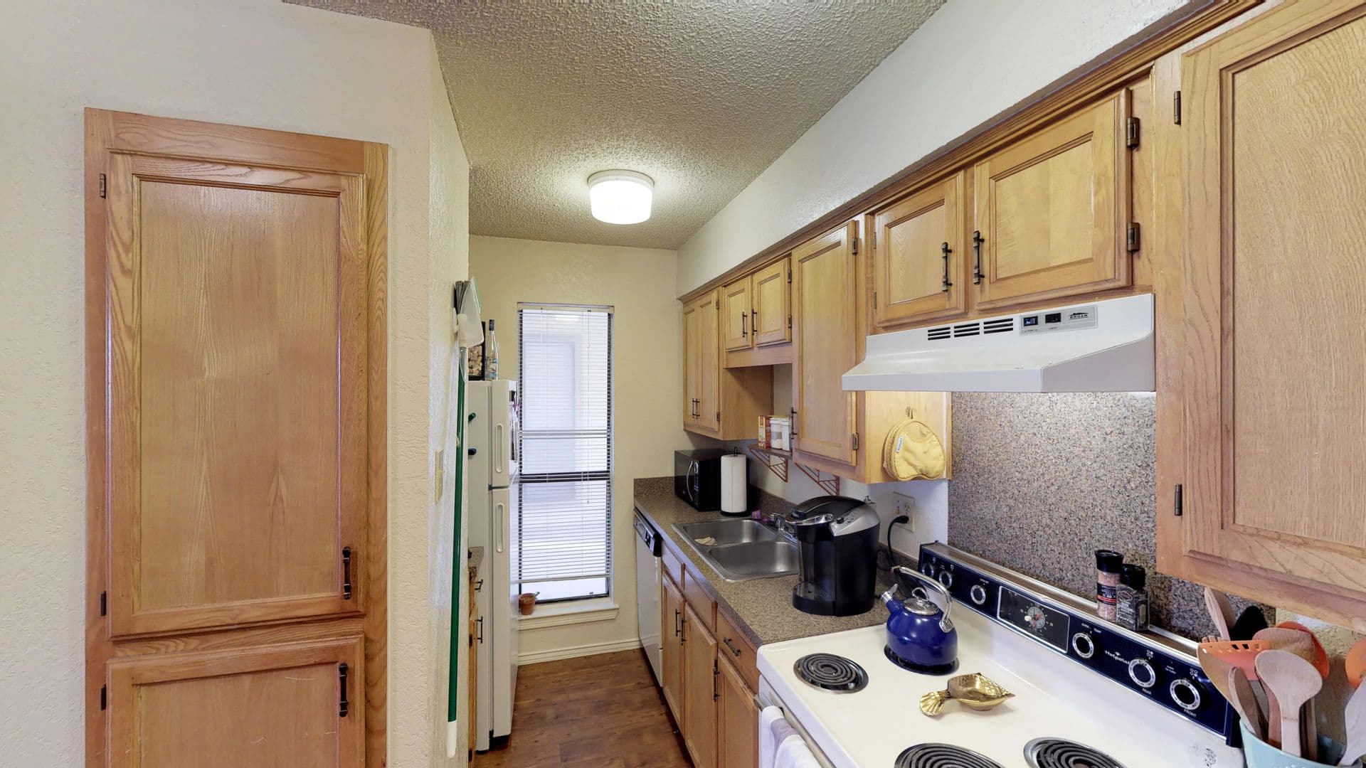 Denton Apartment: 930 W Prairie St