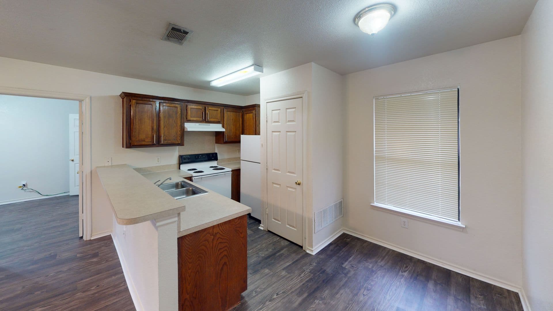 Denton Apartment: 1004 W Mulberry St