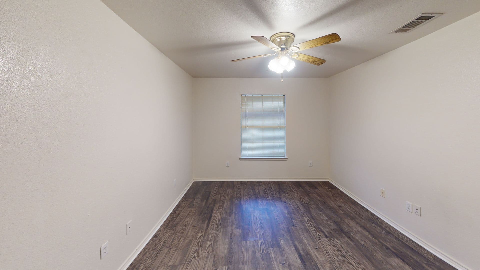 Denton Apartment: 1004 W Mulberry St