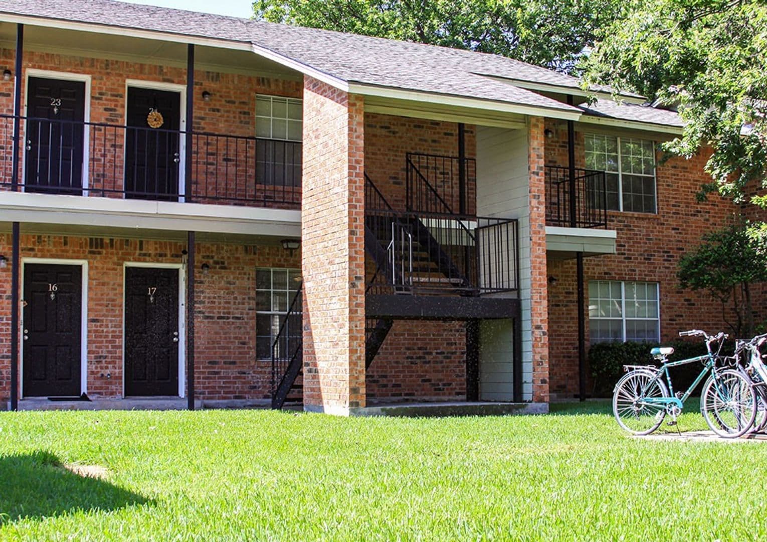 Denton Apartment: 918 Cleveland St