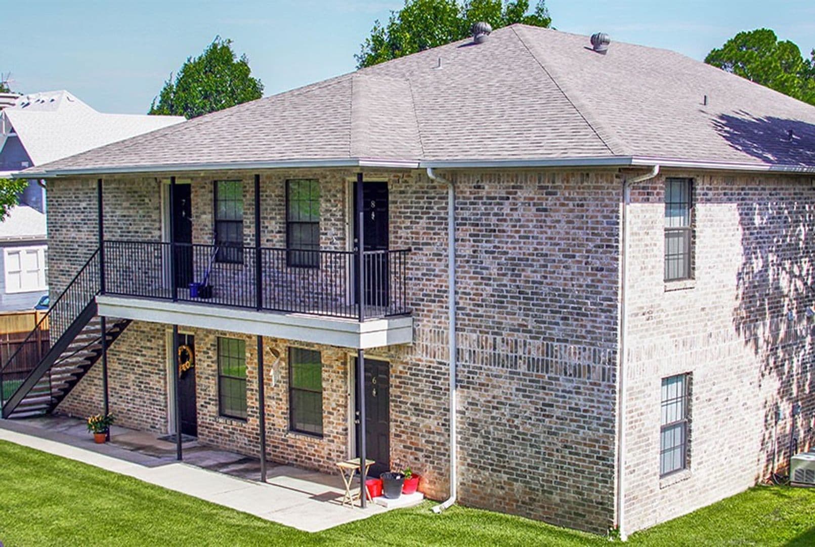 Denton Apartment: 713 W Mulberry St