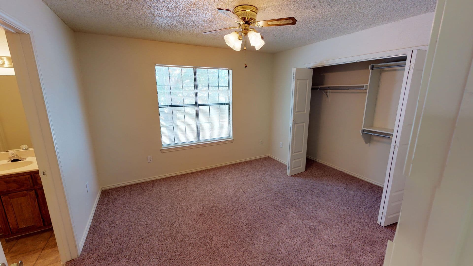 Denton Apartment: 515 W Mulberry St