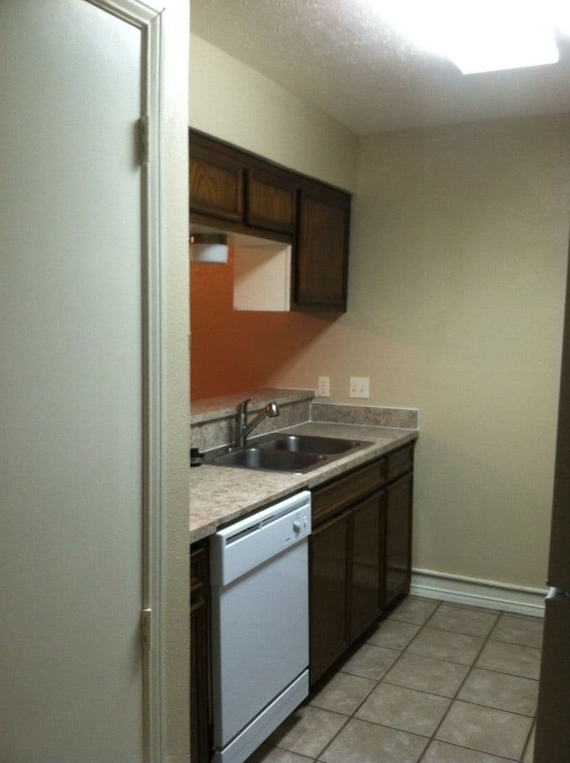 Denton Apartment: 930 W Sycamore St