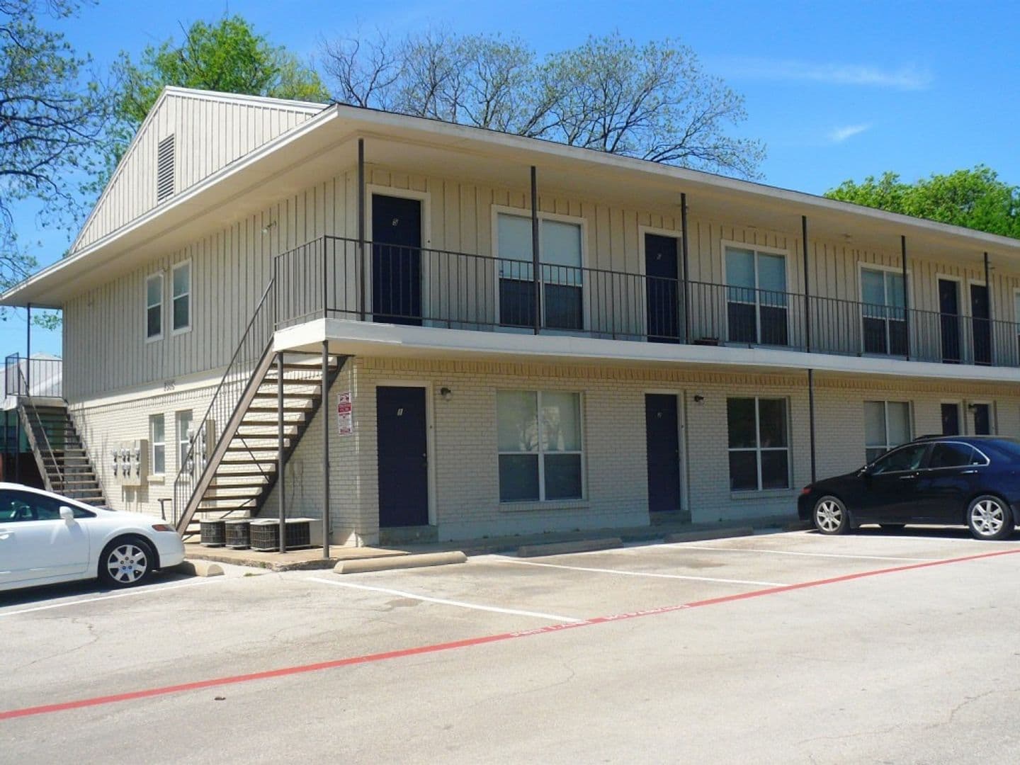 Denton Apartment: 1016 W Mulberry St