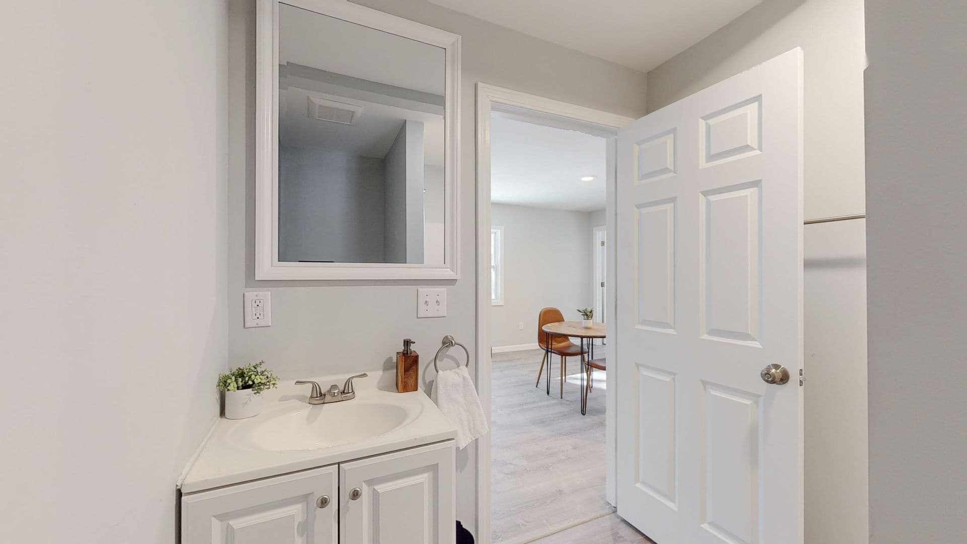 Springvale Apartment: 53 Barth Way