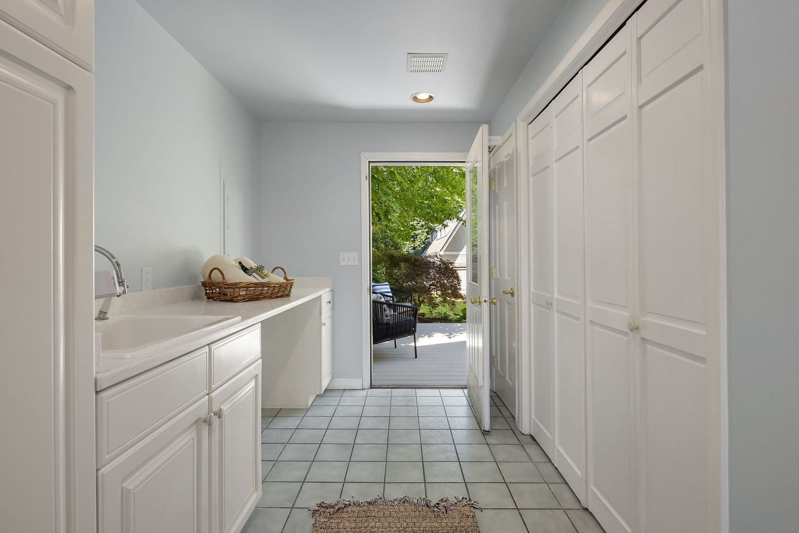 Bainbridge Island House: 8760 Grand Avenue NE