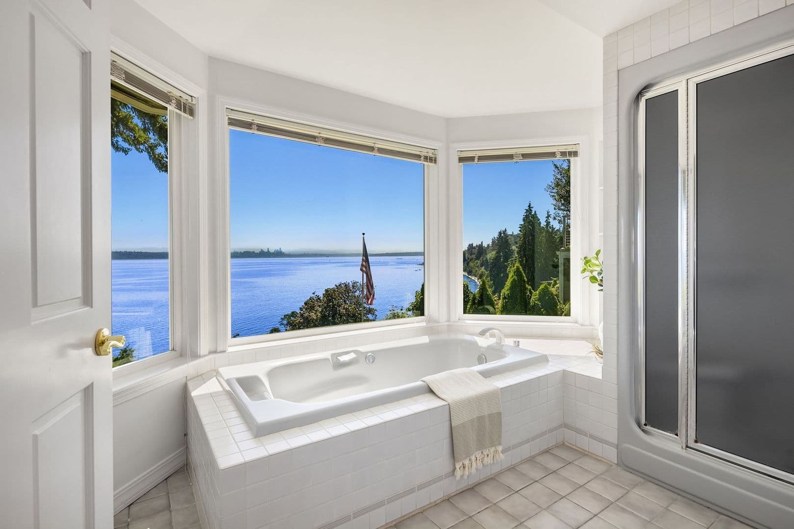 Bainbridge Island House: 8760 Grand Avenue NE
