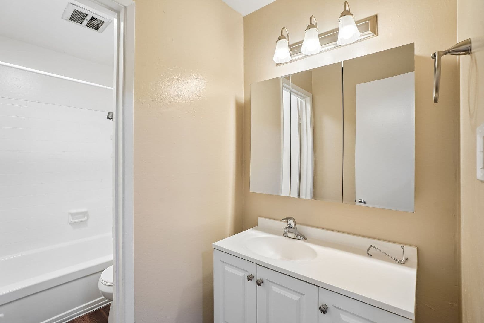 Sacramento Apartment: 5949 Lake Crest Way
