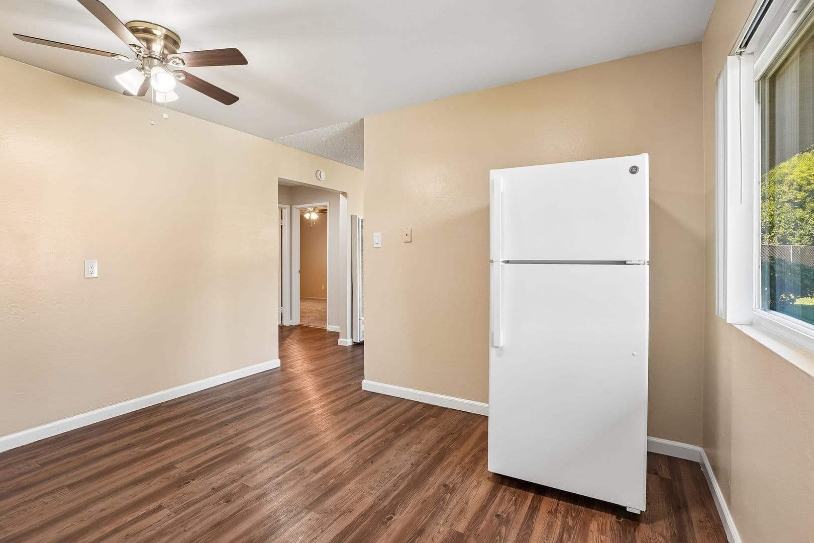 Sacramento Apartment: 5949 Lake Crest Way
