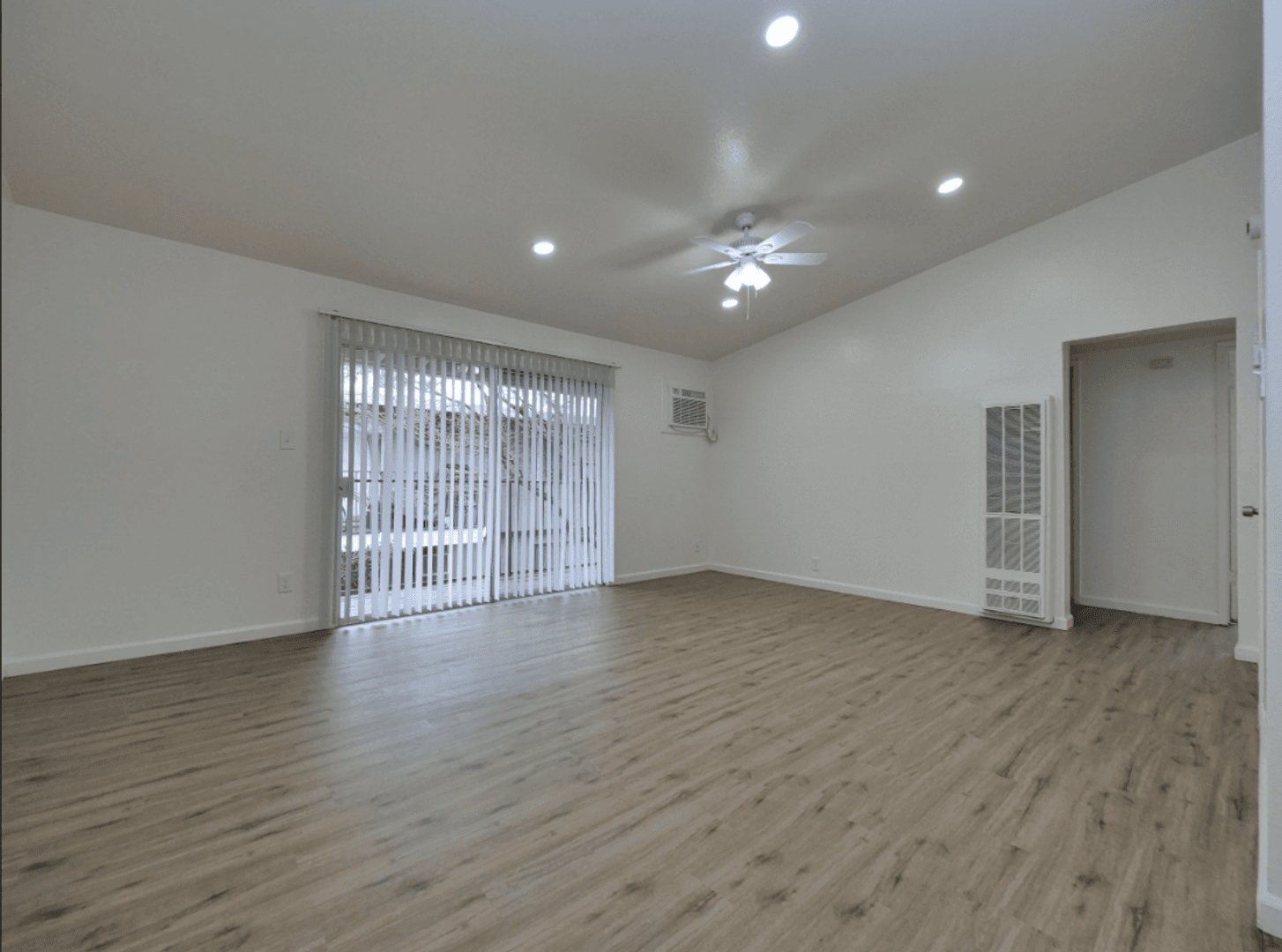 Sacramento Apartment: 6050 S. Land Park Drive