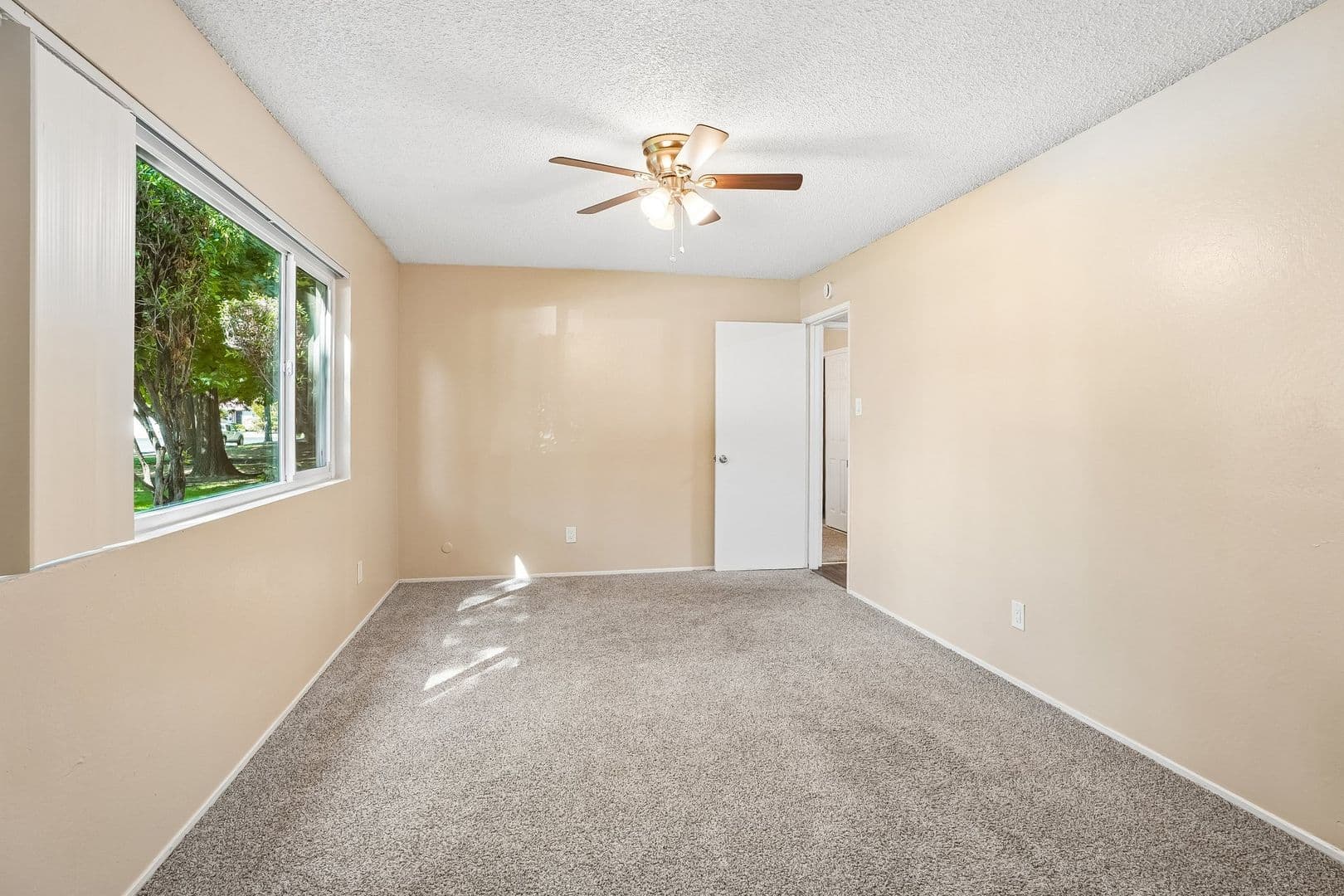 Sacramento Apartment: 5949 Lake Crest Way