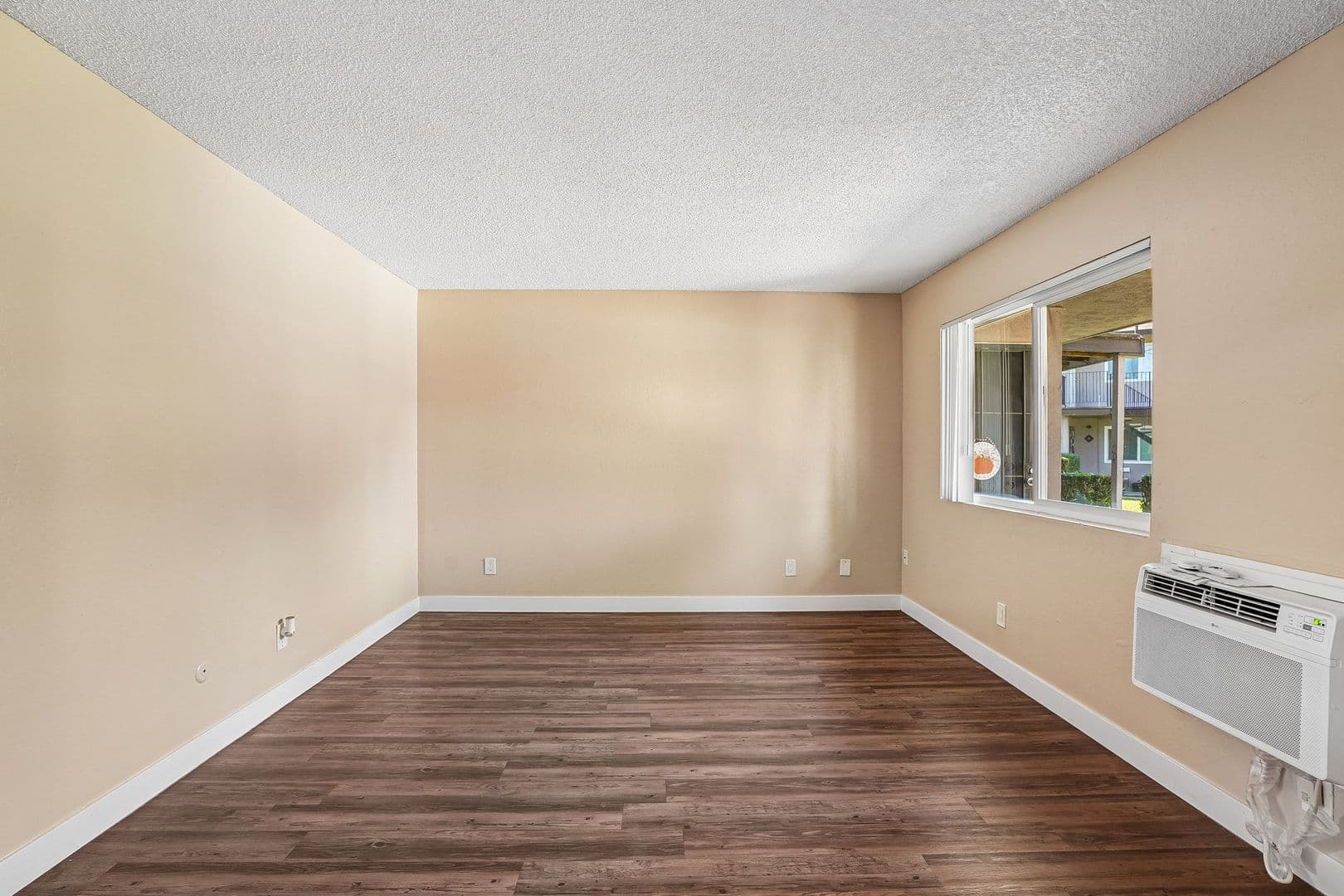 Sacramento Apartment: 5949 Lake Crest Way