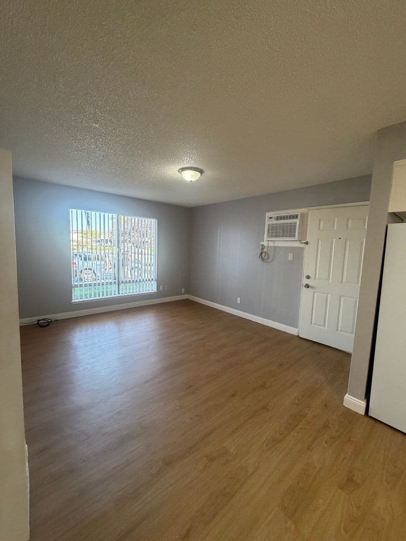 Sacramento Apartment: 1300-1310 Florin Road