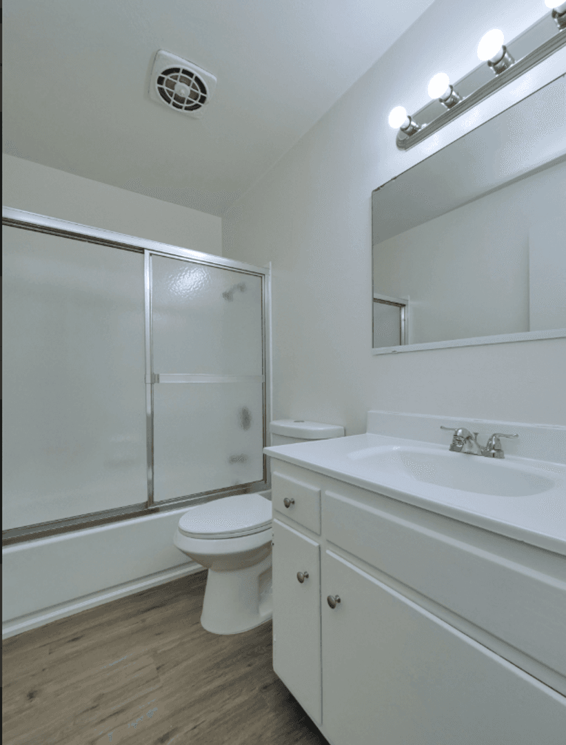 Sacramento Apartment: 6050 S. Land Park Drive