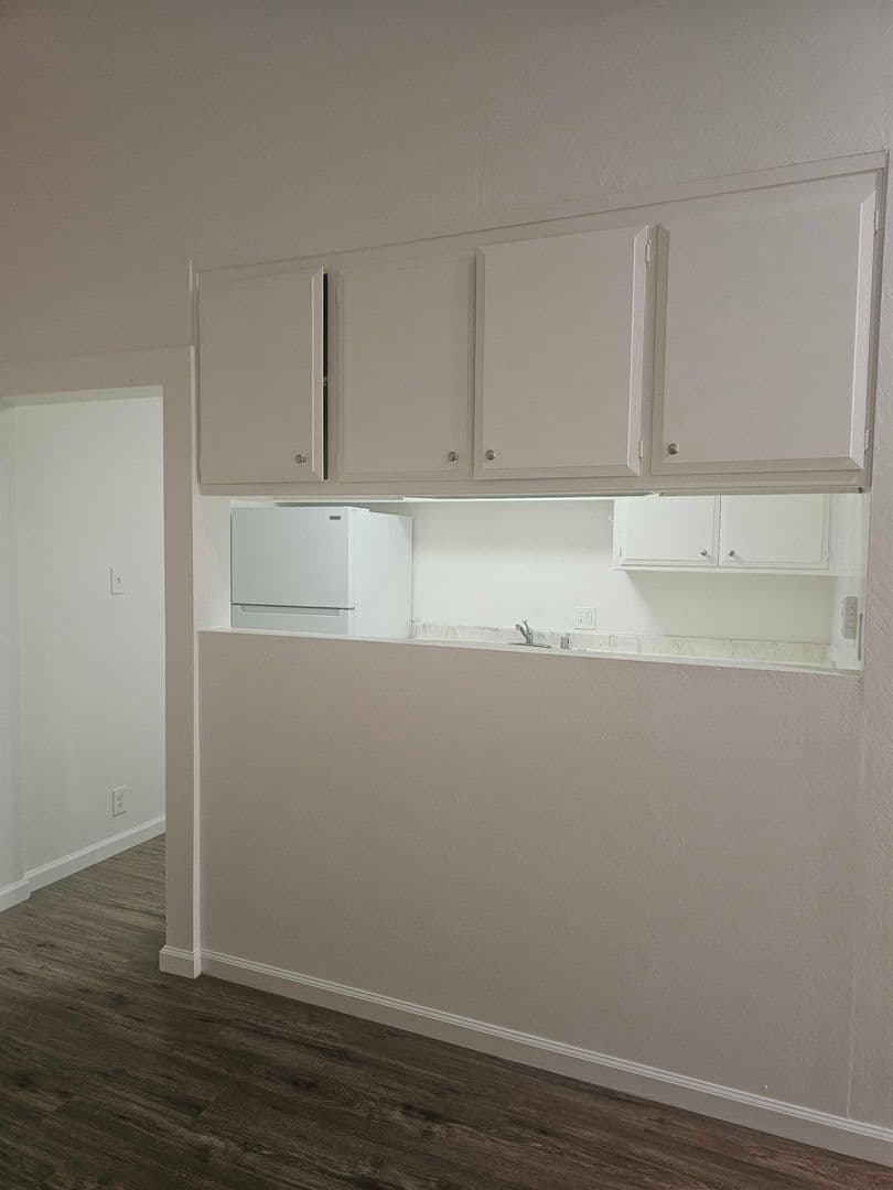 Sacramento Apartment: 6050 S. Land Park Drive