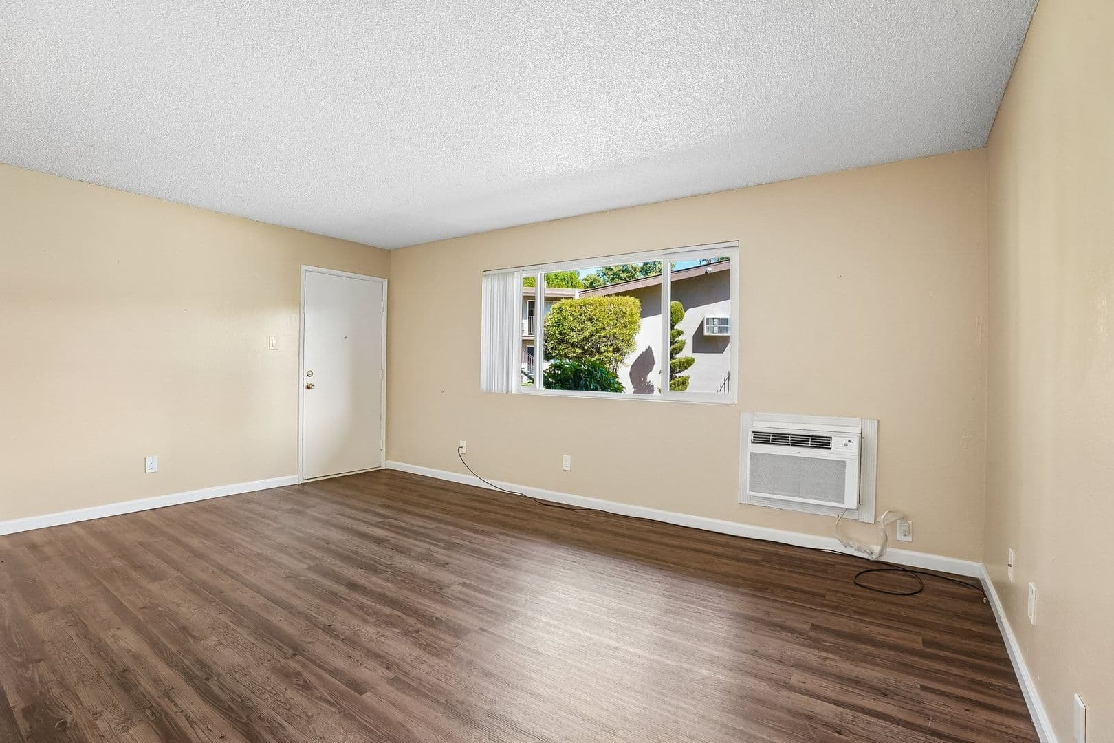 Sacramento Apartment: 5949 Lake Crest Way