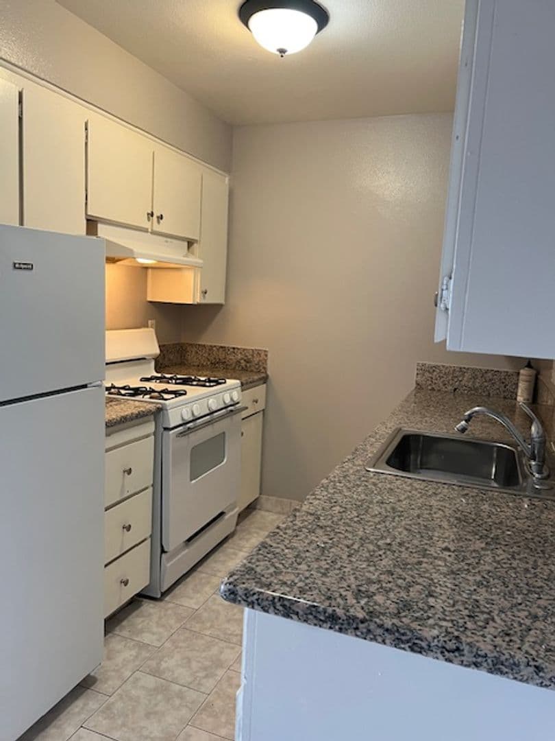 Sacramento Apartment: 1300-1310 Florin Road