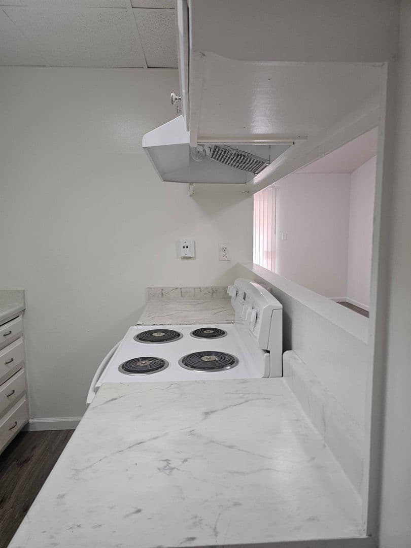 Sacramento Apartment: 6050 S. Land Park Drive