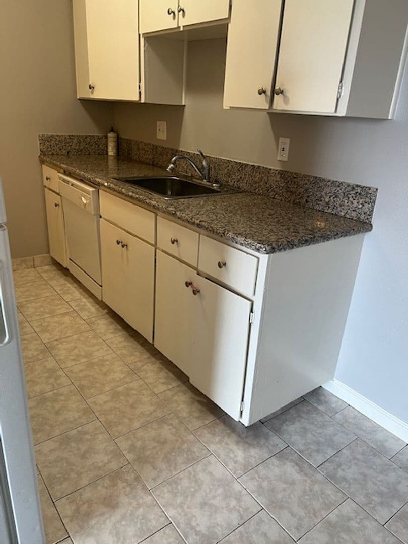 Sacramento Apartment: 1300-1310 Florin Road