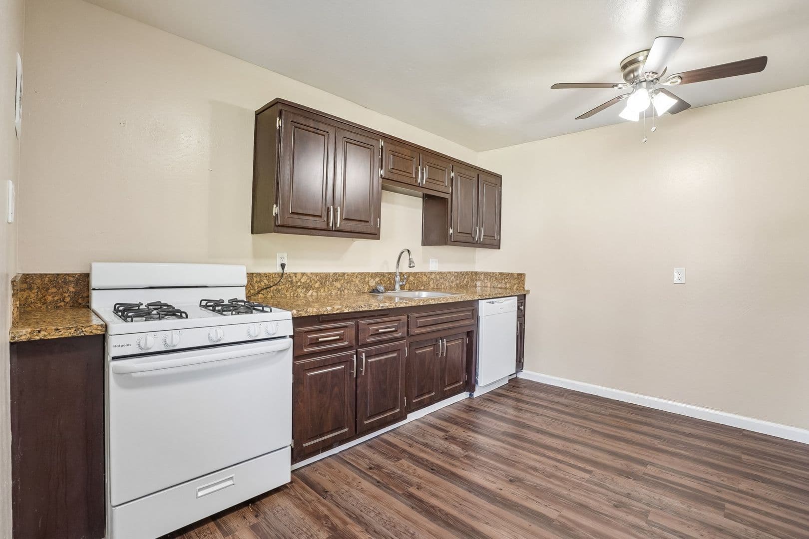 Sacramento Apartment: 5949 Lake Crest Way