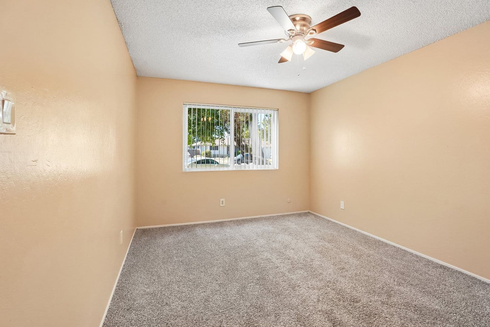 Sacramento Apartment: 5949 Lake Crest Way