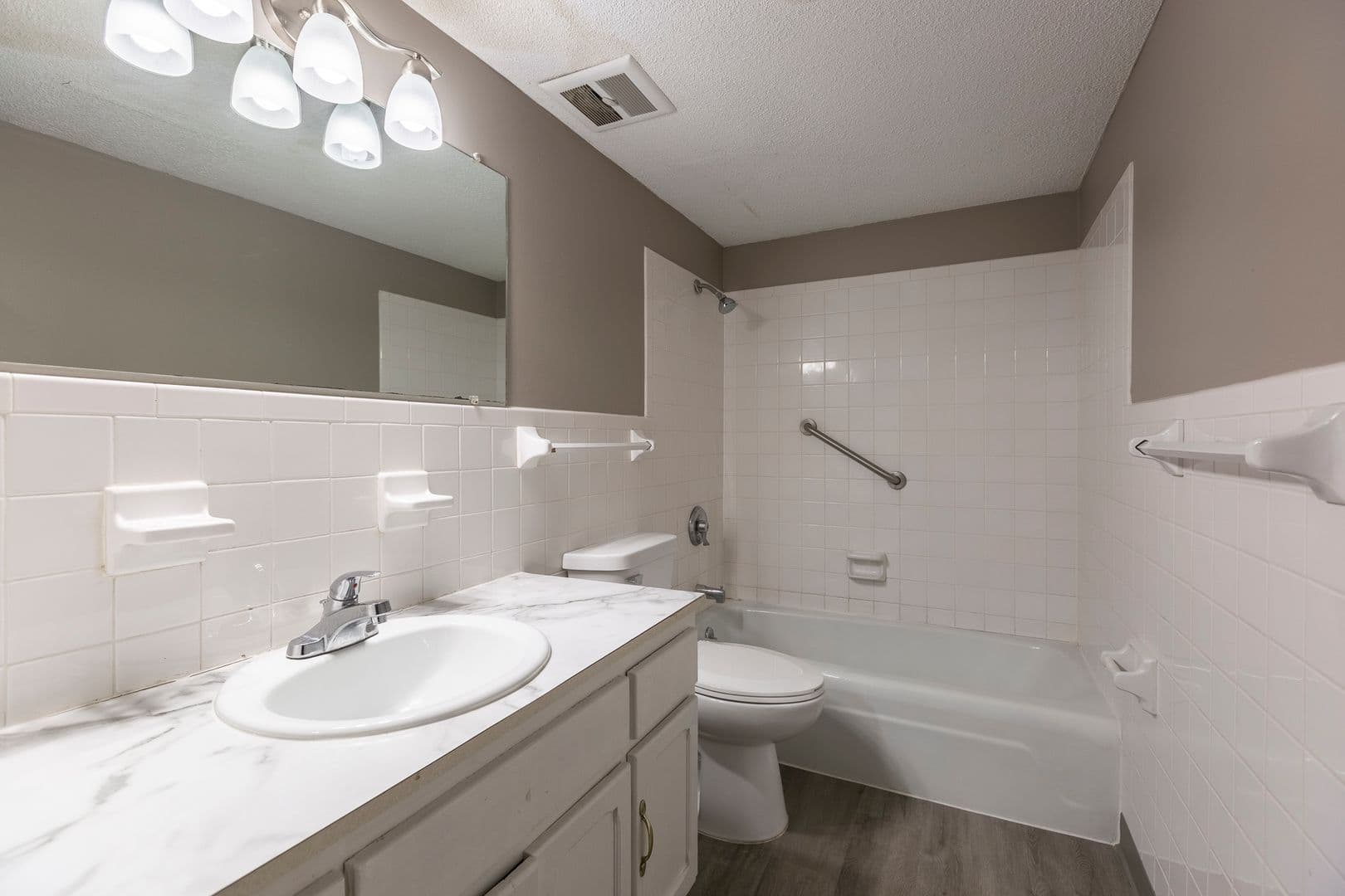 Omaha Apartment: 12775 Woodcrest Plaza