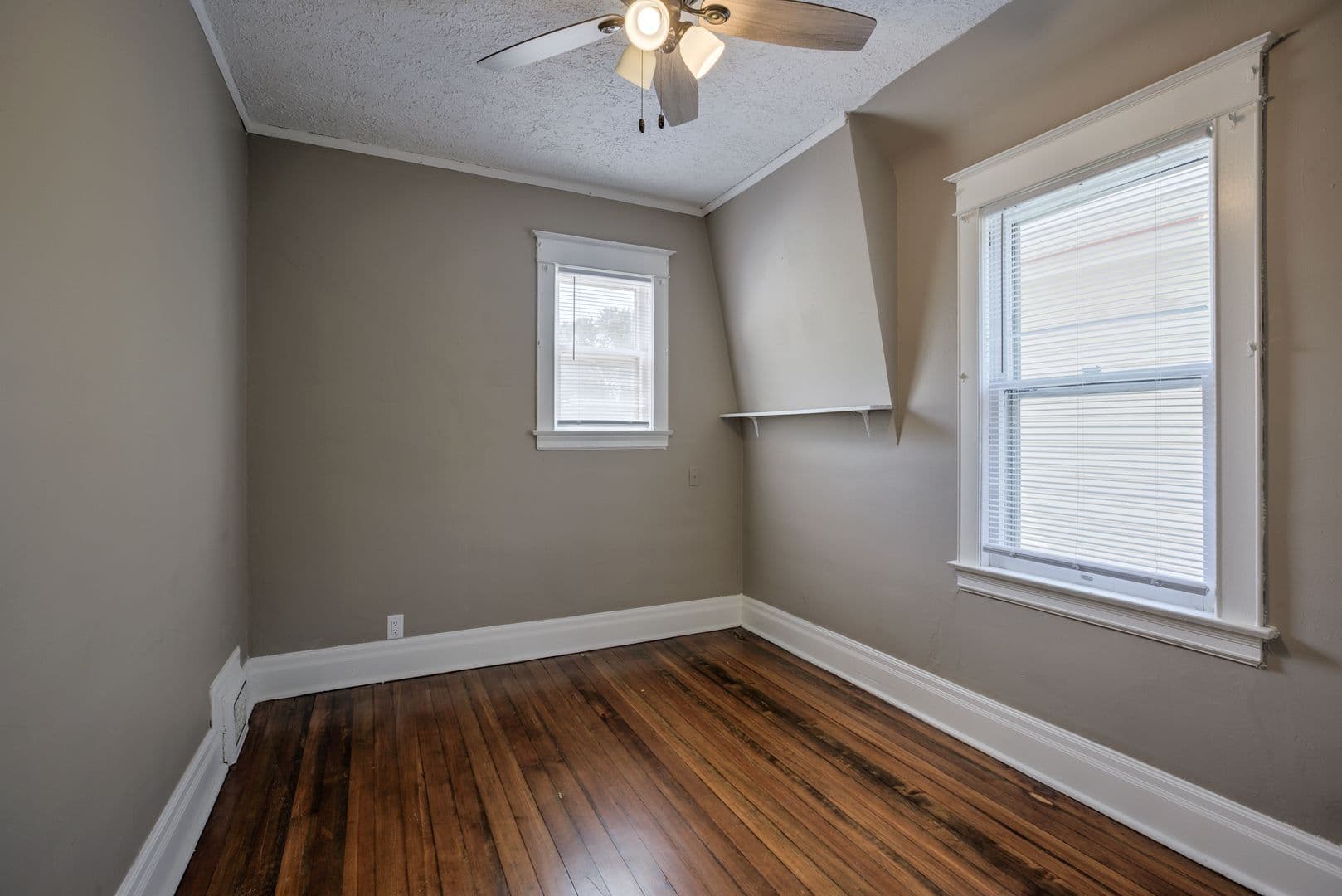Omaha Apartment: 3405 Dewey Avenue