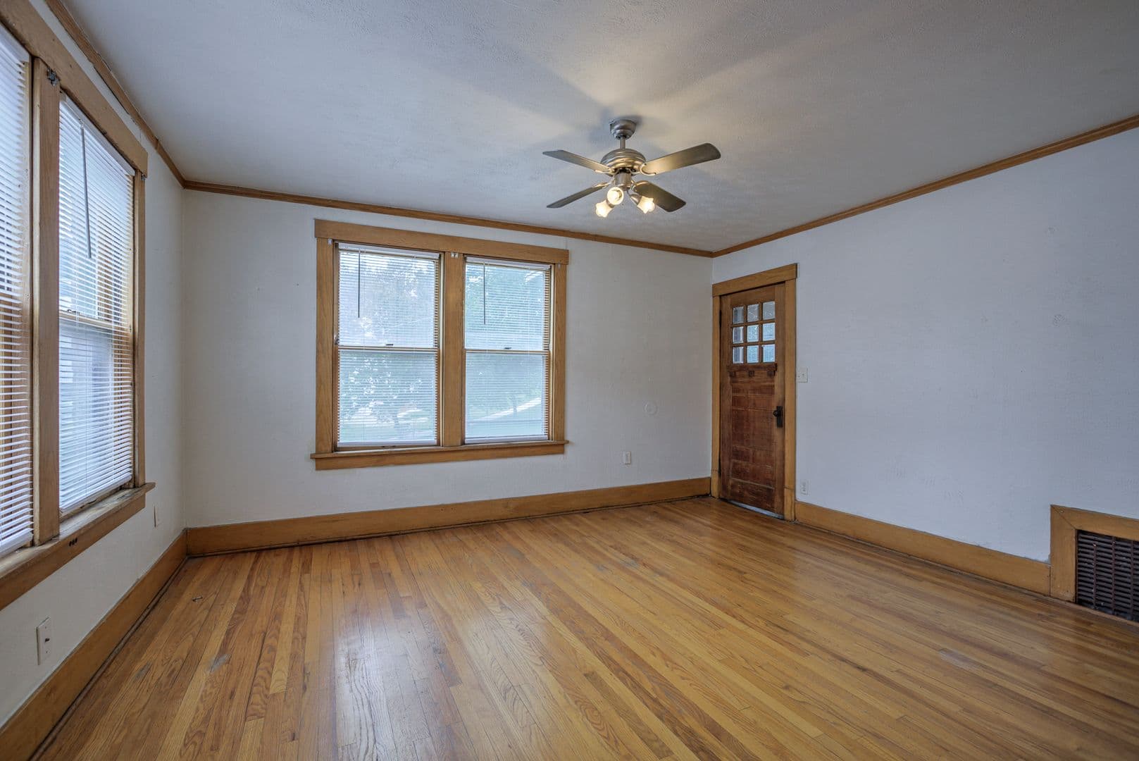 Omaha Apartment: 3310 Jackson St