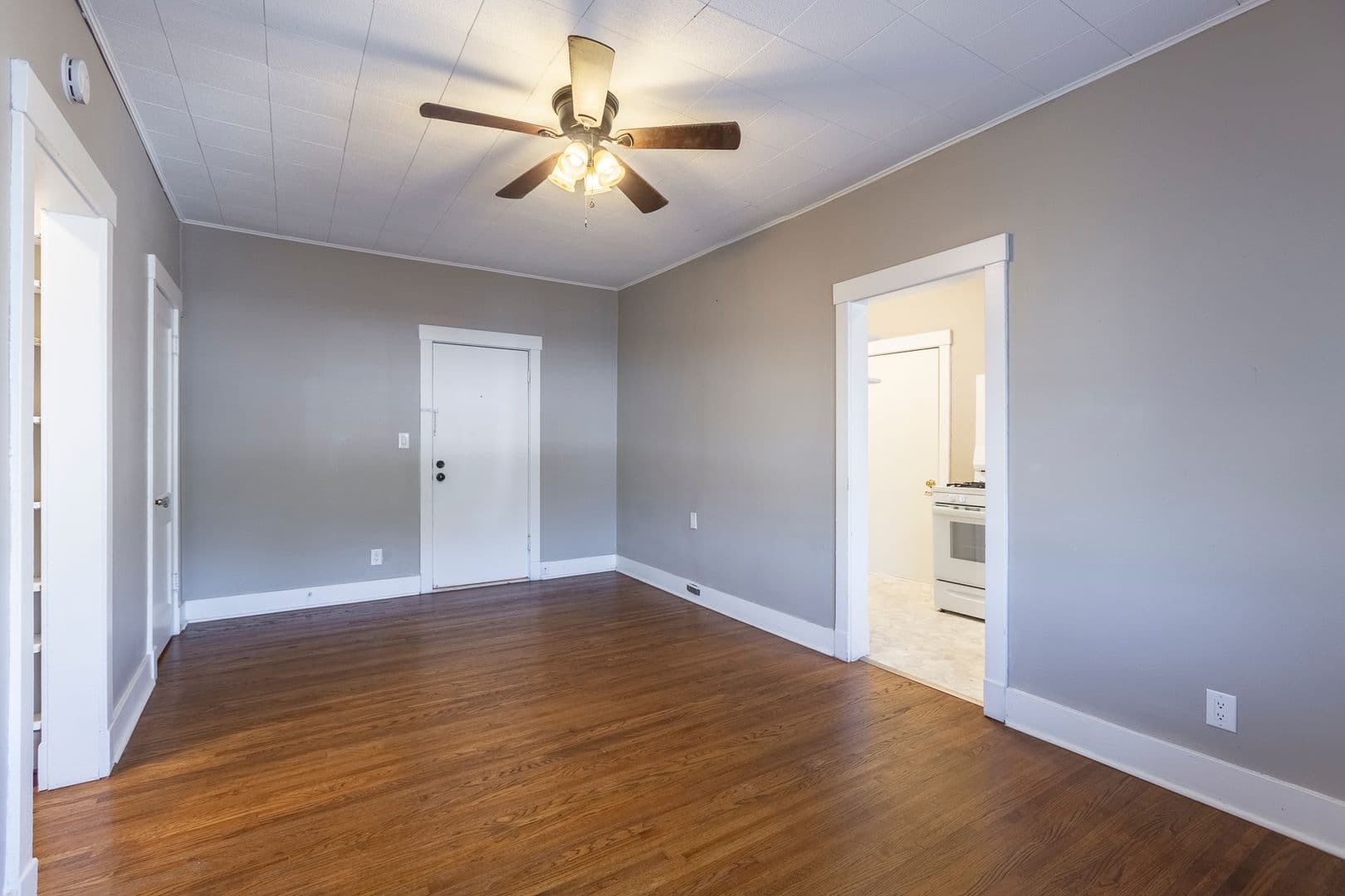 Omaha Apartment: 606 S. 32nd Ave