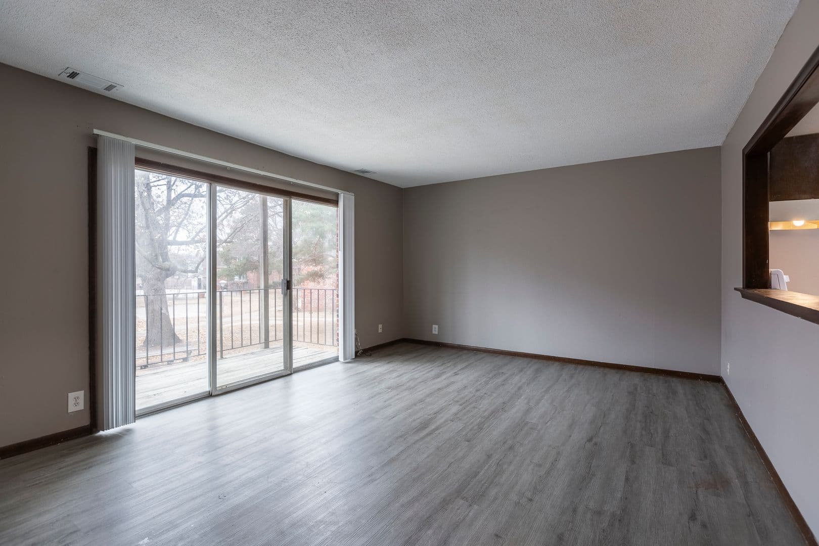Omaha Apartment: 12775 Woodcrest Plaza