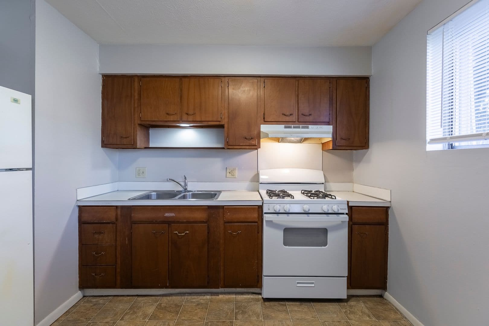 Omaha Apartment: 3833 Cuming St