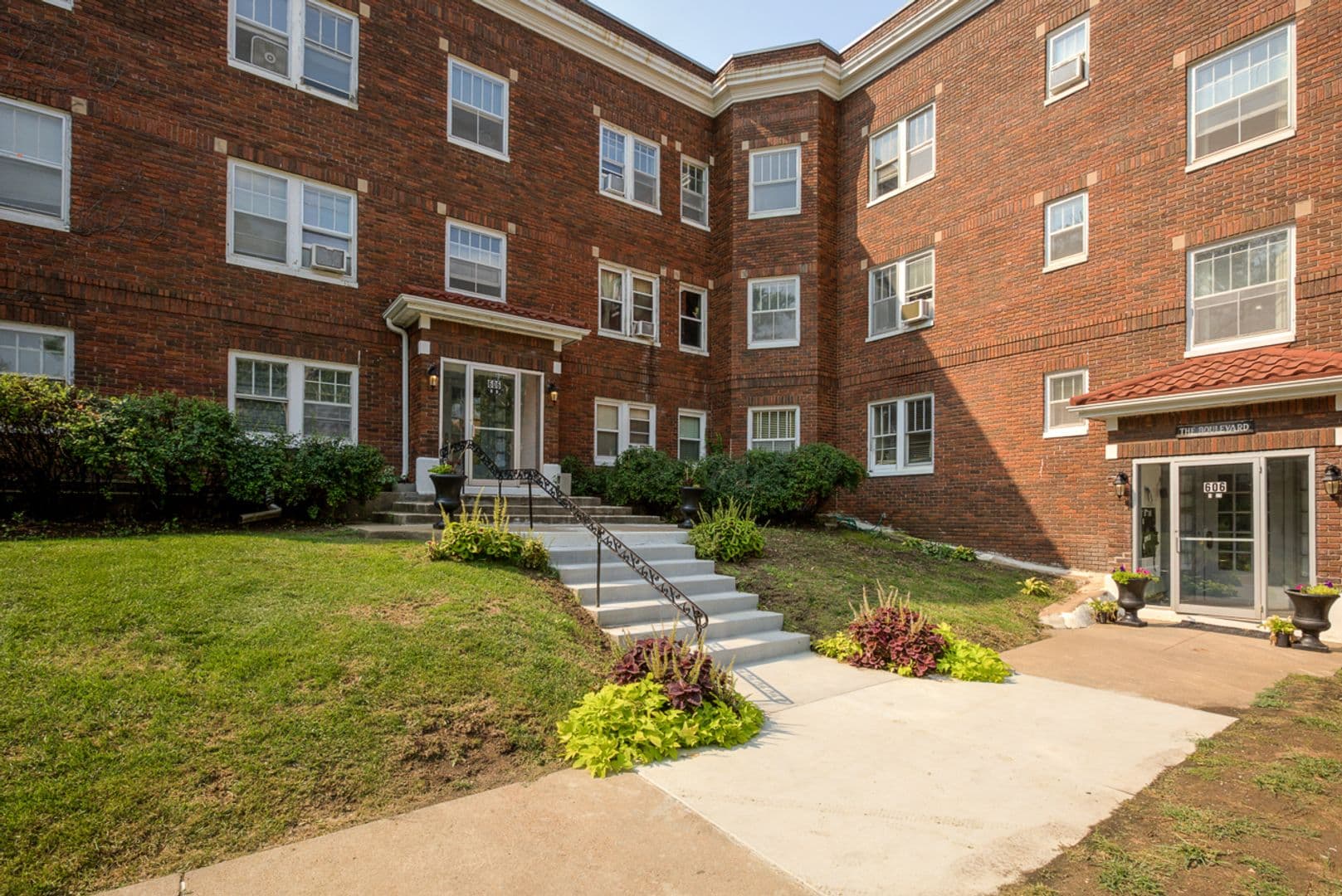 Omaha Apartment: 606 S. 32nd Ave