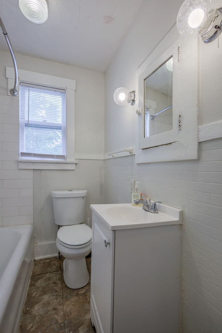 Omaha Apartment: 3310 Jackson St