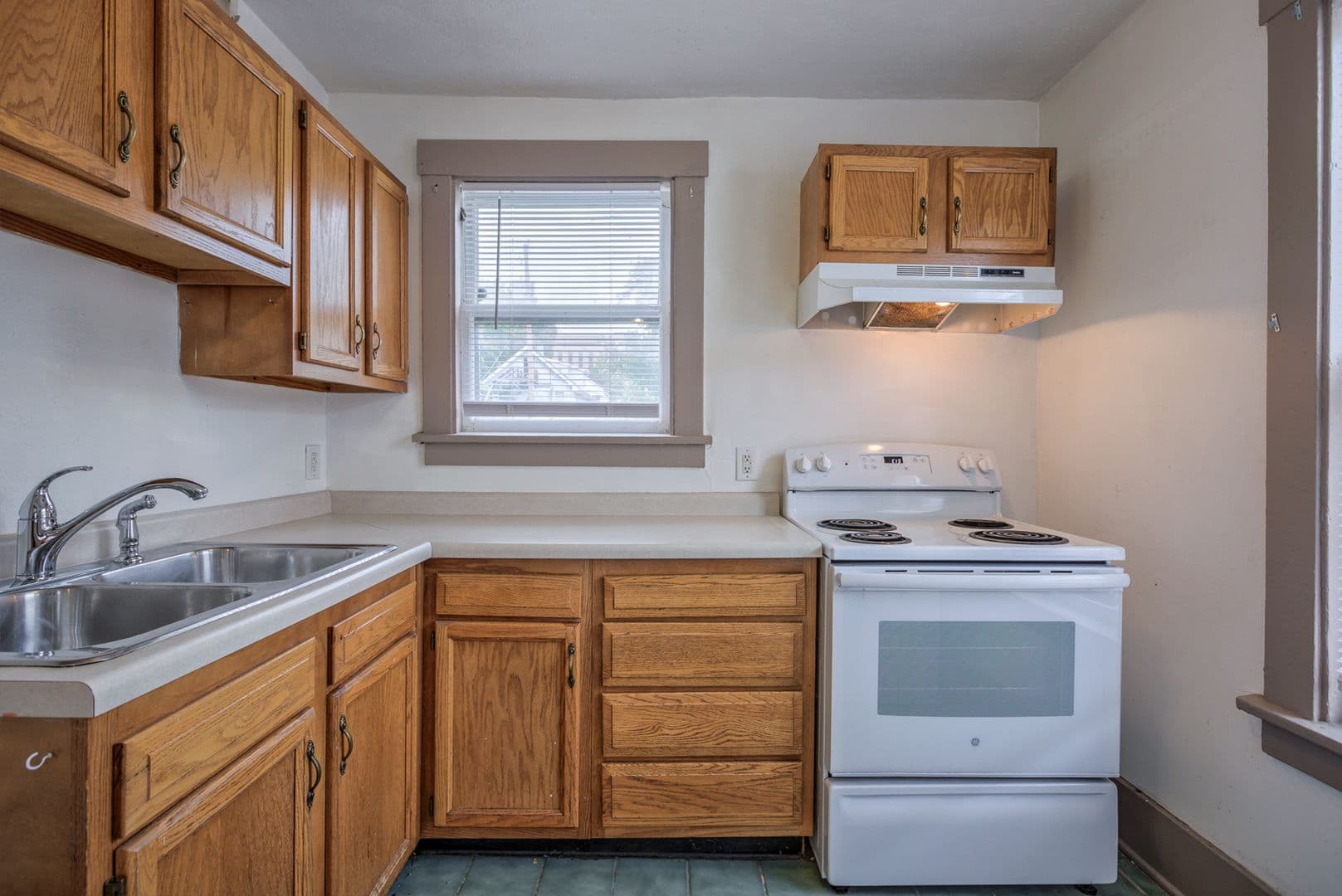 Omaha Apartment: 3310 Jackson St