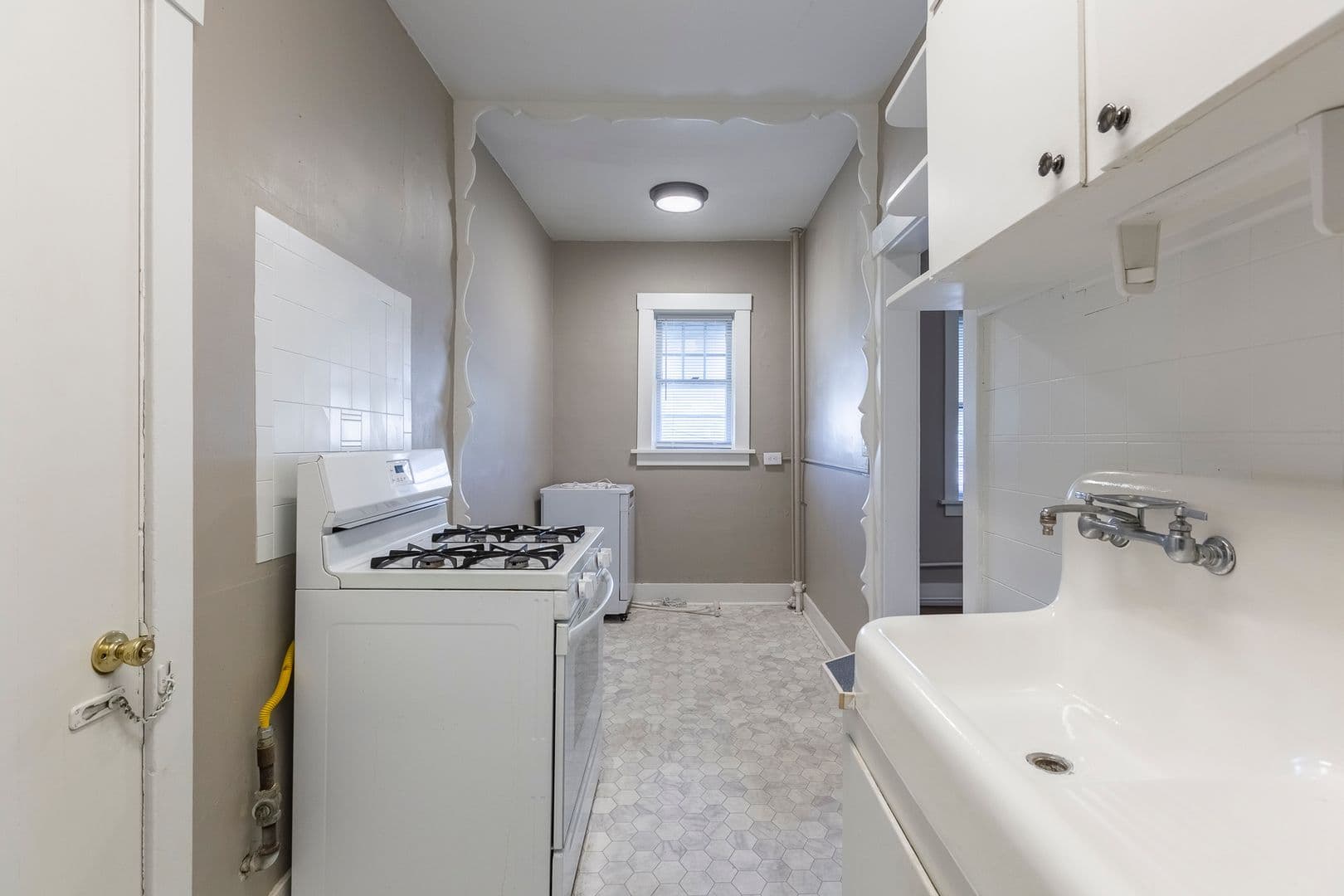 Omaha Apartment: 606 S. 32nd Ave