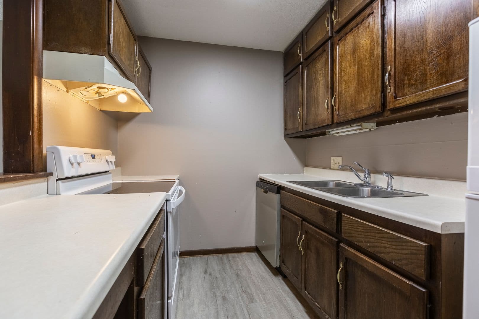 Omaha Apartment: 12775 Woodcrest Plaza