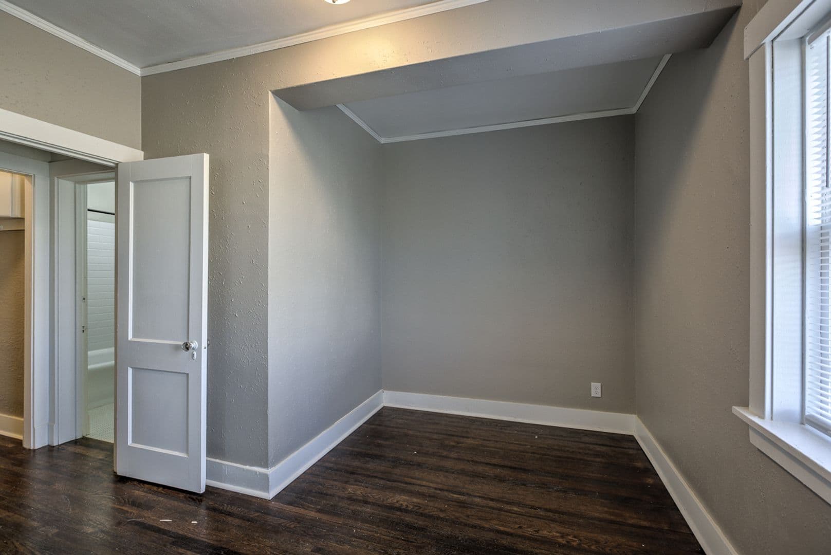 Omaha Apartment: 606 S. 32nd Ave