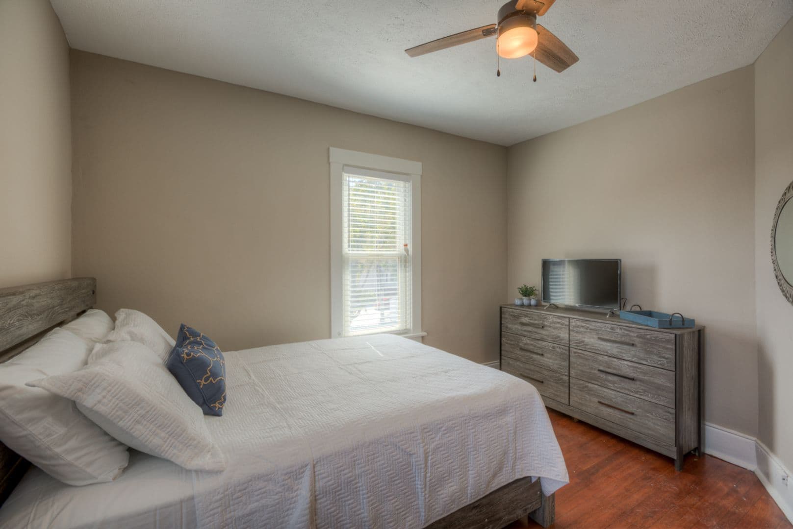 Omaha Apartment: 3507 Dewey Ave