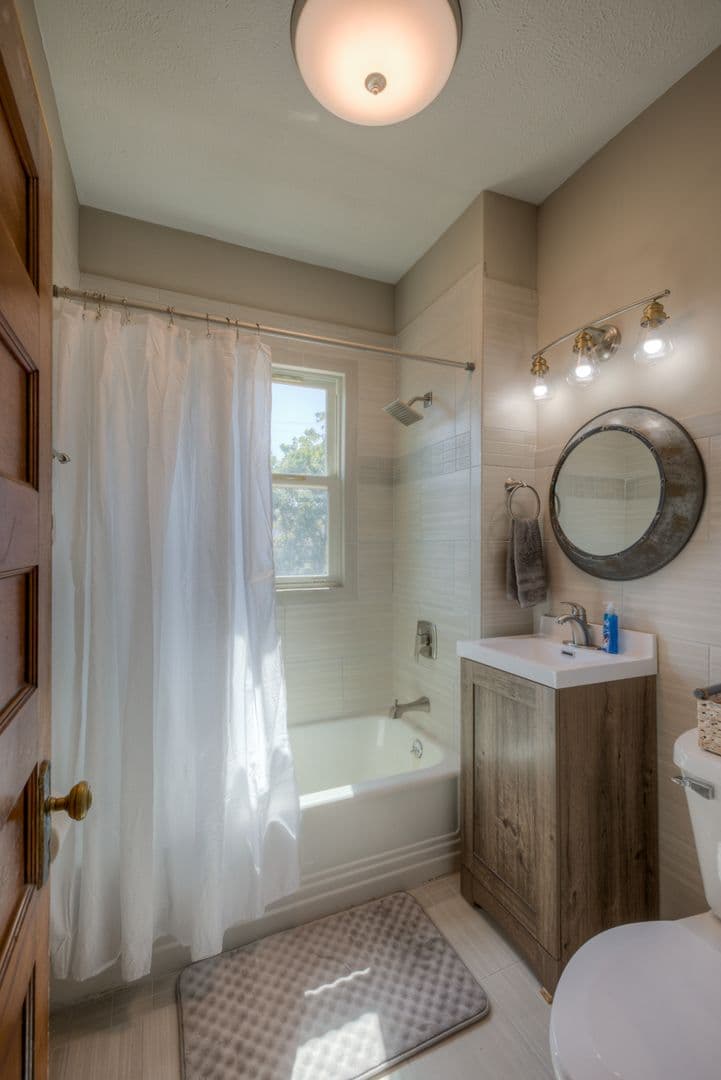 Omaha Apartment: 3507 Dewey Ave