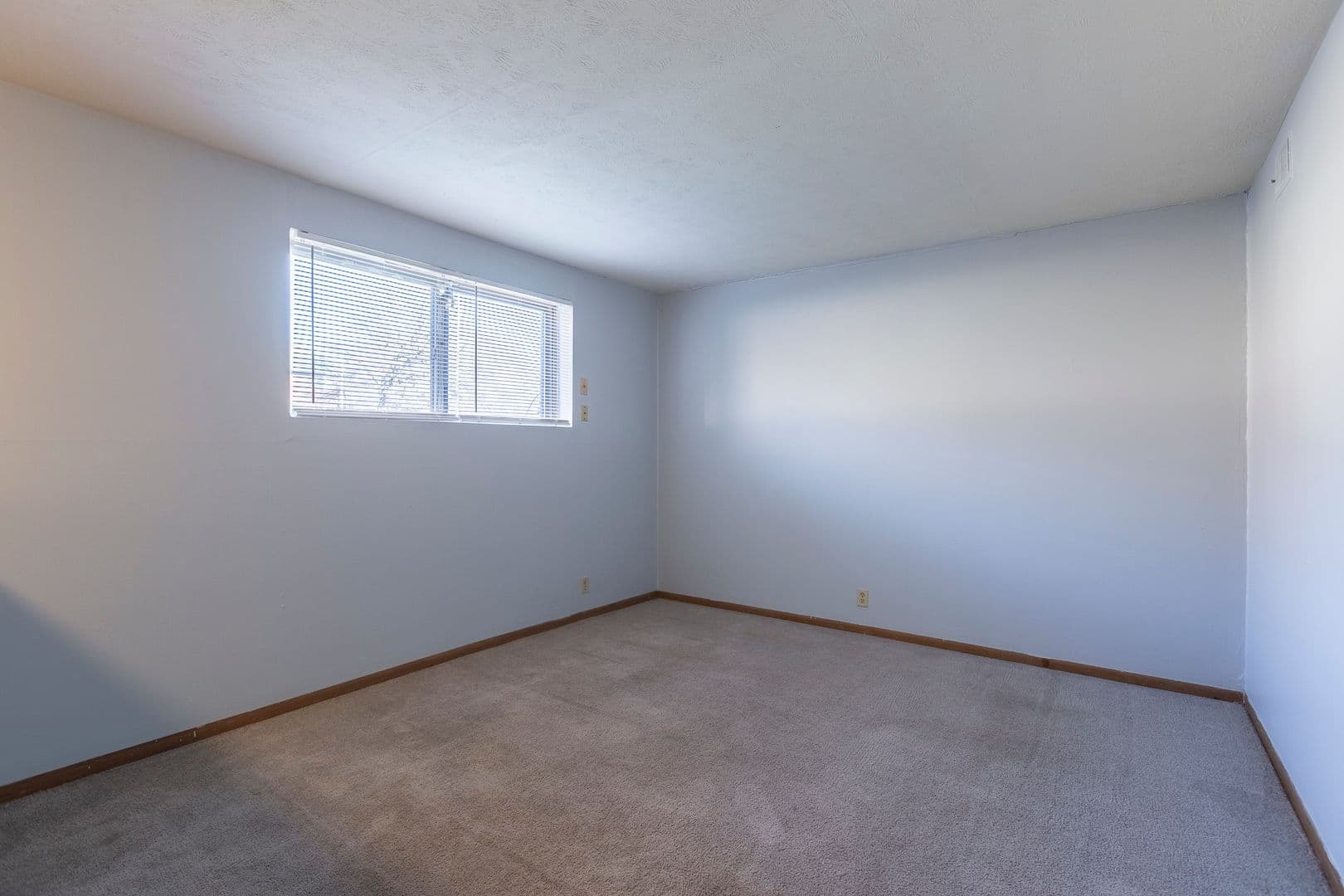 Omaha Apartment: 3833 Cuming St
