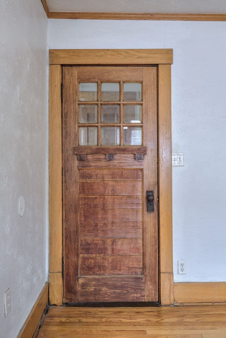 Omaha Apartment: 3310 Jackson St