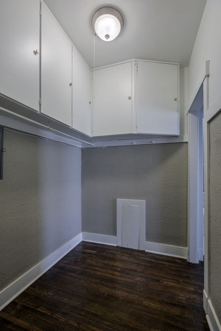 Omaha Apartment: 606 S. 32nd Ave