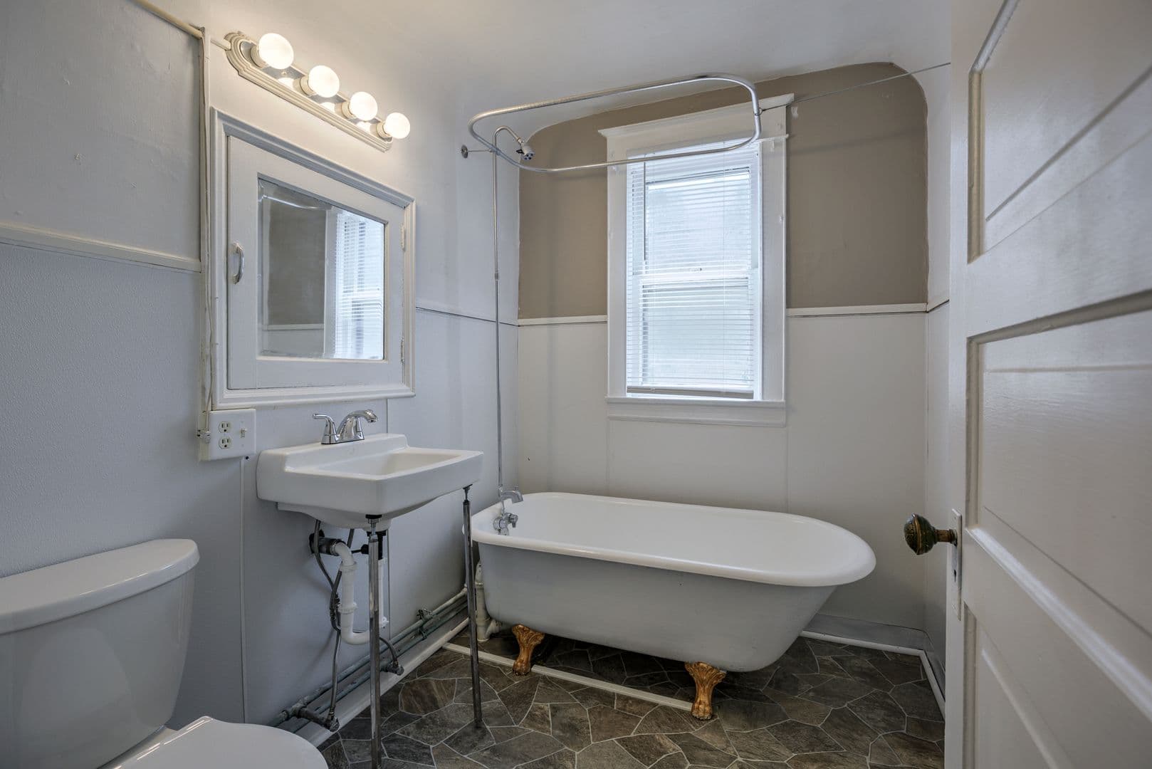 Omaha Apartment: 3405 Dewey Avenue