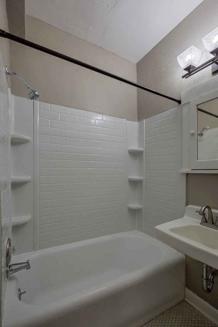 Omaha Apartment: 606 S. 32nd Ave