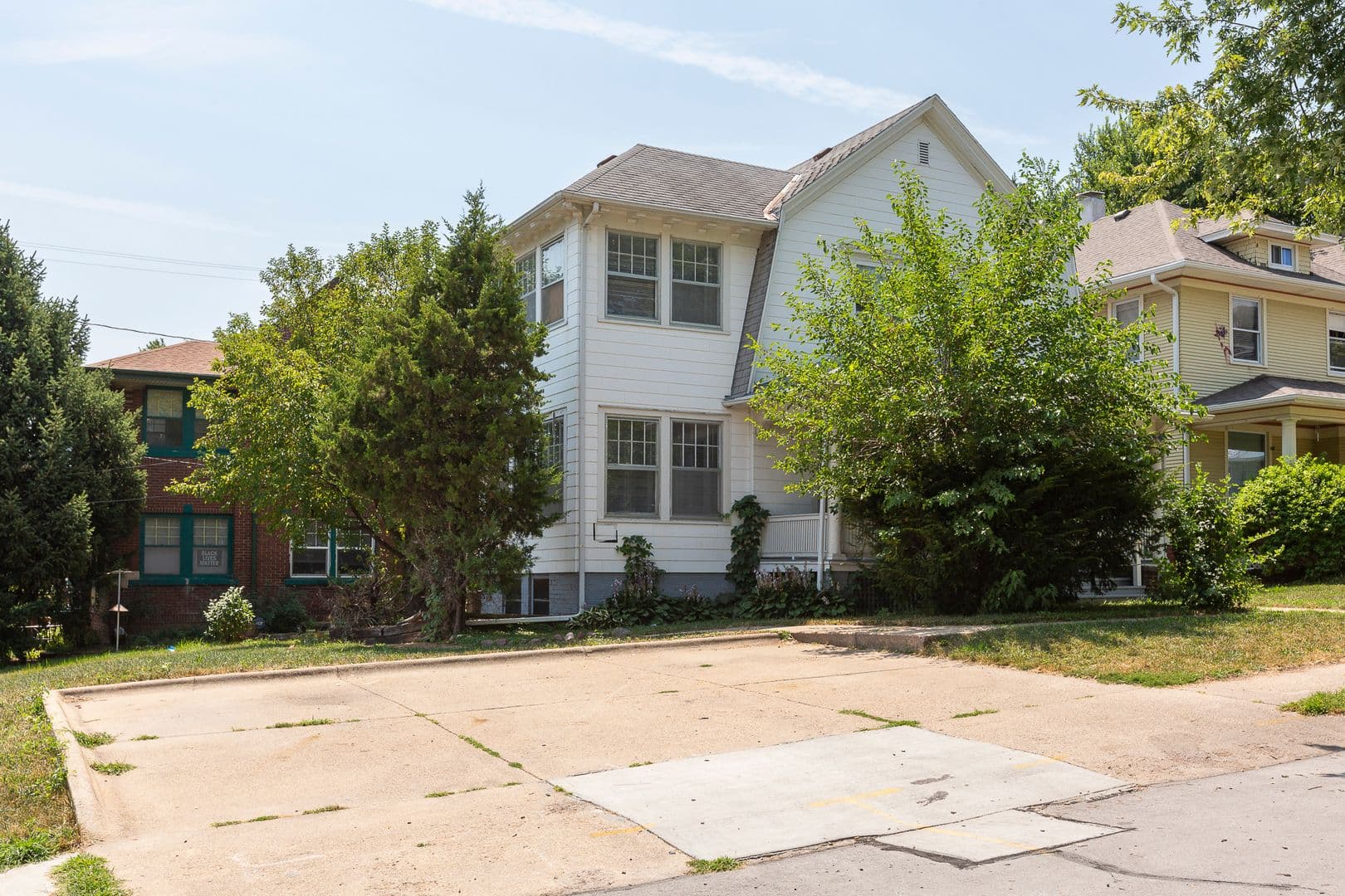 Omaha Apartment: 3405 Dewey Avenue