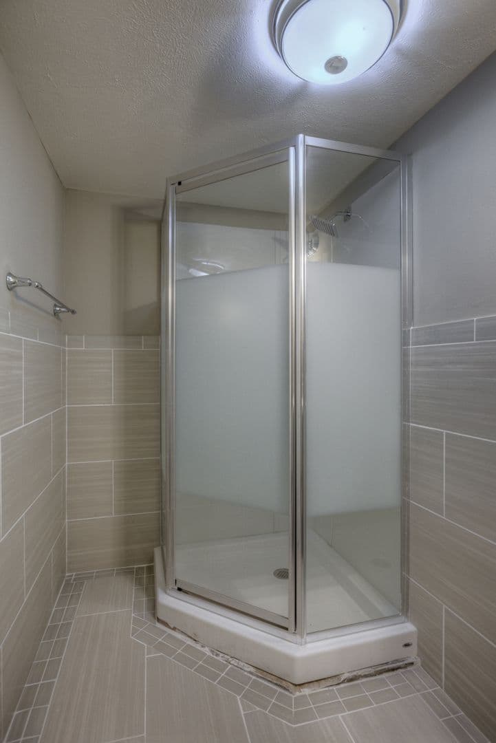 Omaha Apartment: 3507 Dewey Ave